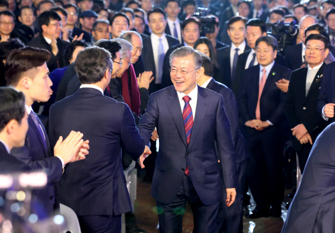 文대통령 "부산 경제 활력이 국가 경제 활력"…6번째 지역경제투어