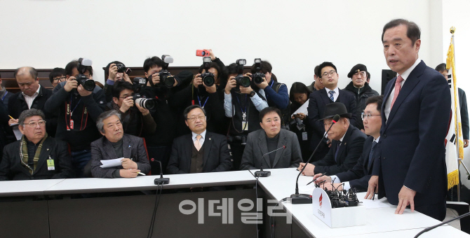 [포토]'5.18 단체 대표들에게 사과하는 김병준 위원장'