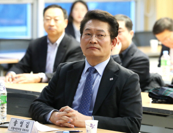 송영길 "일왕이 한국 와 사죄해야"