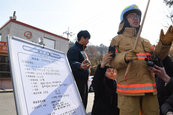 한화 대전공장 폭발 사고…"로켓 뒤편 추진체 터져"