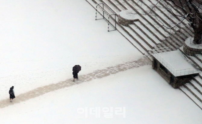 [포토]'눈 내린 교정'