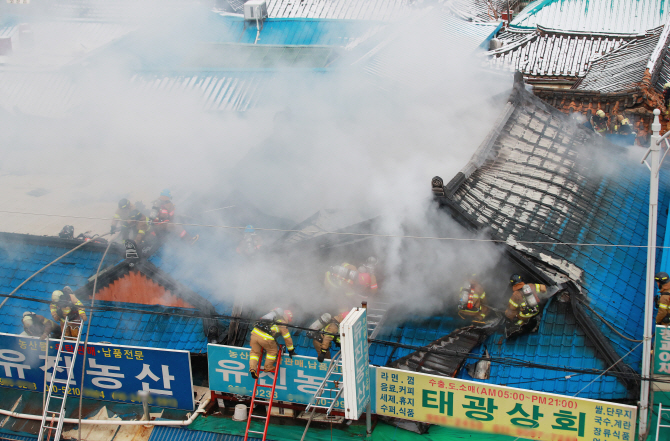 [포토] 청량리농수산물시장서 화재