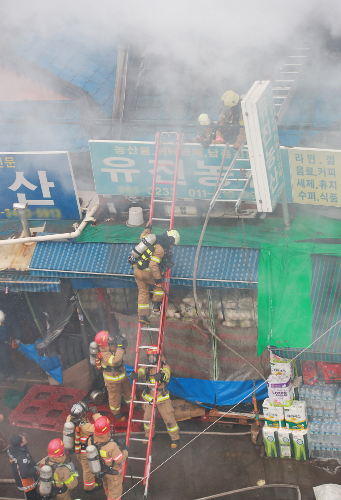 [포토] 청량리농수산물시장서 화재