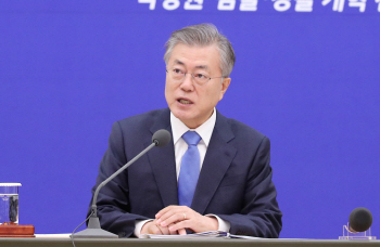文대통령 "국정원·검·경 개혁, 정권 이익 문제 아냐"
