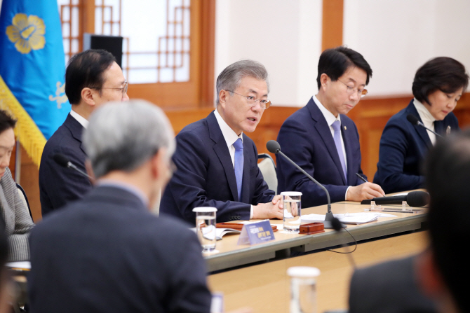 '권력기관 개혁' 보고받은 文…공수처·수사권조정·자치경찰제 입법화 관건