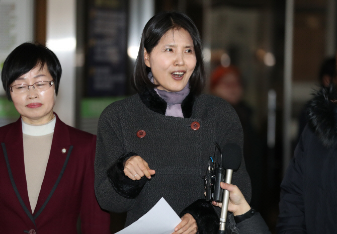 고은 성추행 폭로 최영미 "우리가 이겼다...진실 은폐 반성해야"