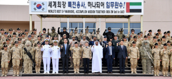 국방장관, 청해·아크부대 찾아 파병 임무 완수 장병들 격려
