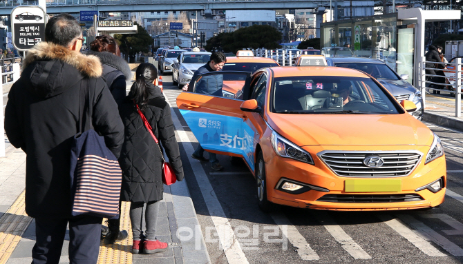 [포토]택시 기본료 800원 인상…미터기 속도도 빨라진다