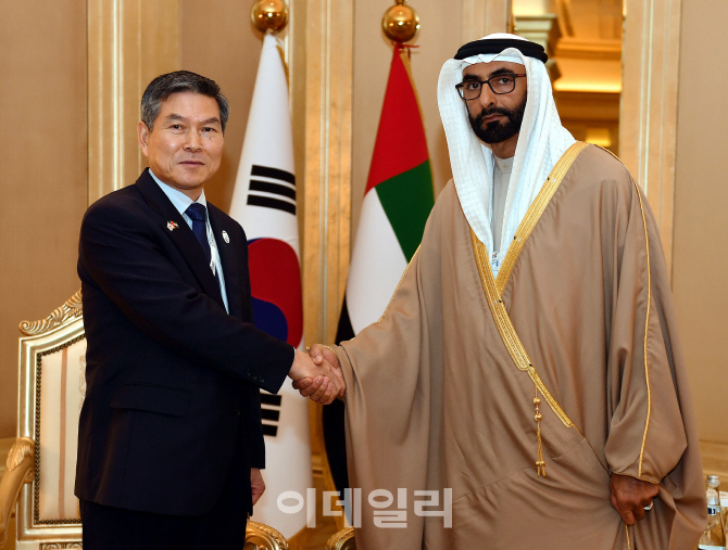 [포토] 정경두 국방장관, UAE 국방특임장관과 회담