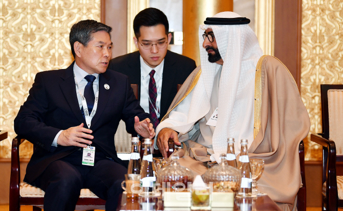 [포토] 정경두 국방장관, UAE와 협력 논의