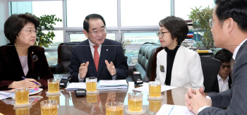 [유명무실 윤리위]심사기한 못박고,본회의 자동부의… 의원들이 결단해야