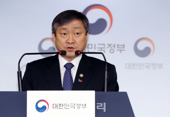 [포토]브리핑하는 박백범 차관
