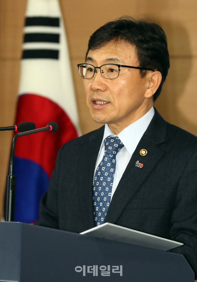 [포토]브리핑하는 권덕철 복지부 차관