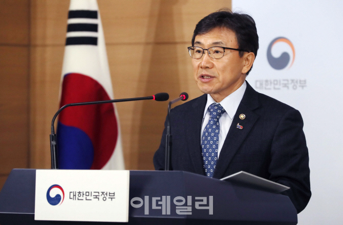 [포토]권덕철 보건복지부 차관 브리핑