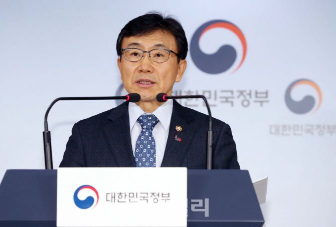 [포토]권덕철 복지부 차관 브리핑
