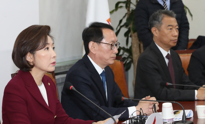 한국당, 이번엔 "거짓선동으로 탄핵" 주장 국회 간담회 연다