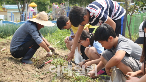 "폐교 위기에 처한 농촌학교가 인기학교로 탈바꿈"