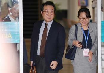 이도훈 본부장 하노이 도착…“北美 정상회담 성공은 모두의 바람”
