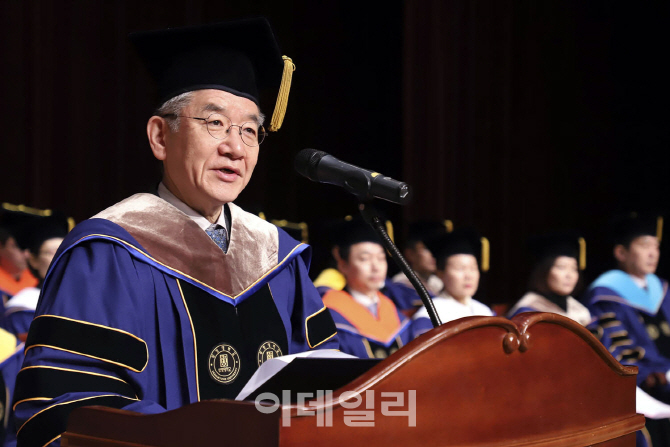 [포토] 축사하는 상명대 백웅기 총장