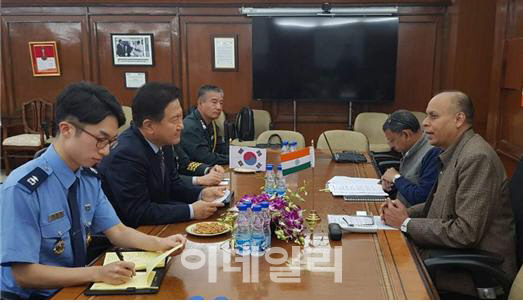 [포토]국방부 차관, 인도 국방차관과 양자회담