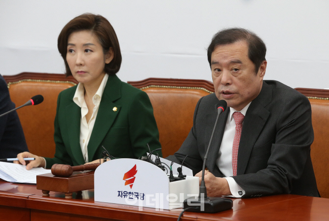 [포토]자유한국당 비대위, '모두발언하는 김병준 비대위원장'