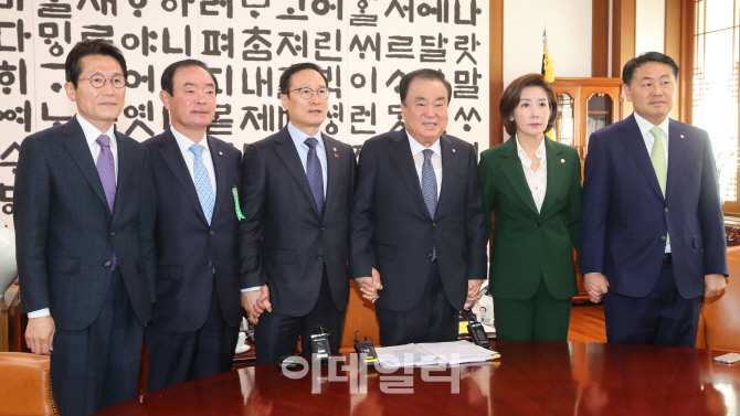 [포토]국회의장-여야 5당 원내대표 정례회동