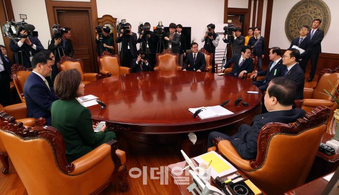 [포토]2월 국회 무산, '국회 정상화 언제쯤?'
