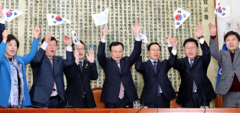 與, 3·1운동·북미회담으로 '평화 무드' 총력