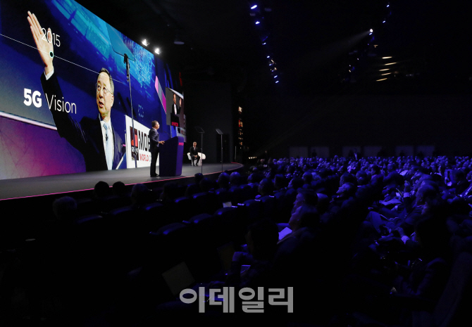 [포토]황창규 KT 회장, 'MWC19' 기조연설