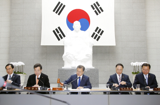 文대통령 “유관순 열사 3.1독립운동 상징…건국훈장 대한민국장 추서”(속보)