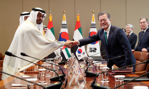 文대통령 “UAE와 다방면 발전”…UAE왕세제 “한국, 강력한 동맹”