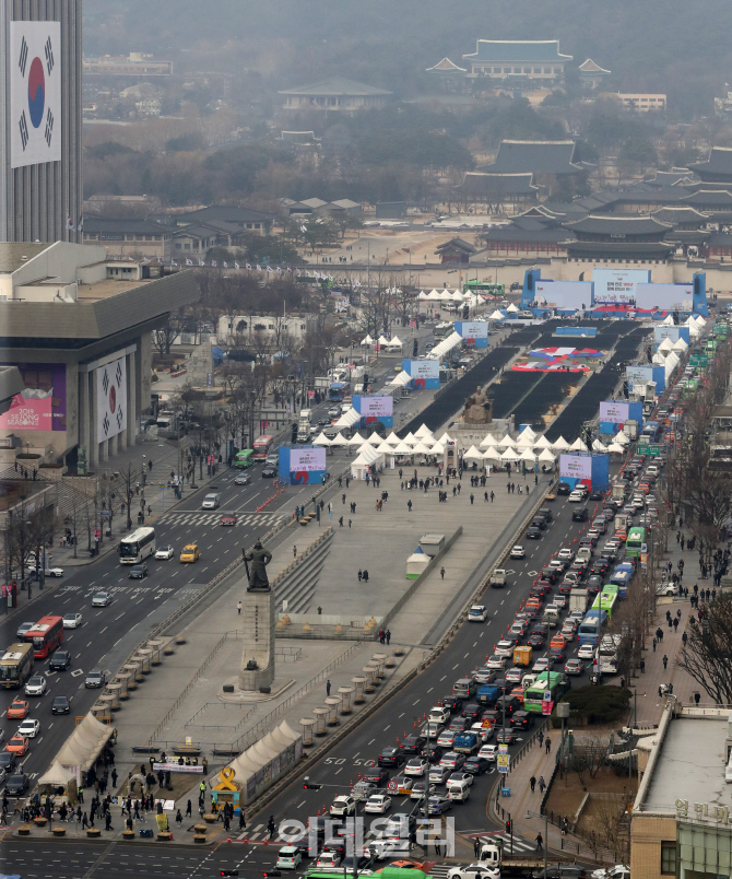 [포토]3.1절 100주년 맞아 광화문 일부차로 통제 시작
