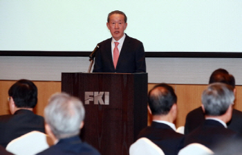 허창수 회장 4연임...전경련 회장 구인난 왜?