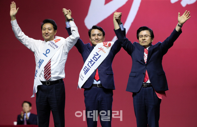 [포토]인사하는 김진태-오세훈-황교안