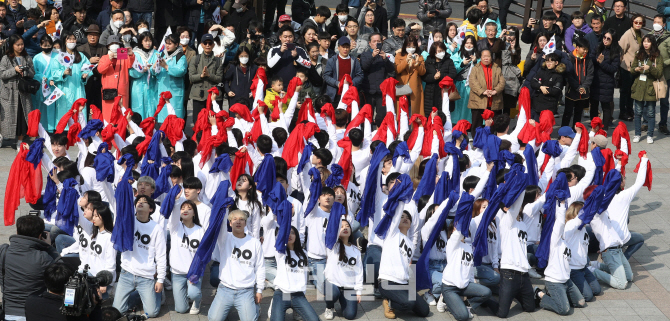 [포토]'천으로 만든 태극기'