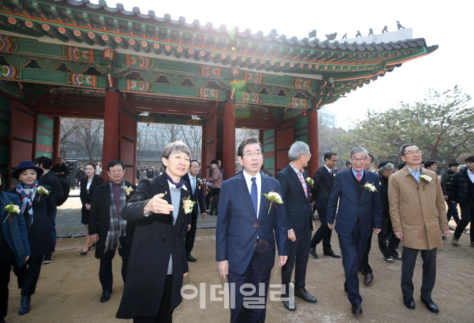 [포토]덕수궁 살펴보는 박원순 시장-정재숙 문화재청장