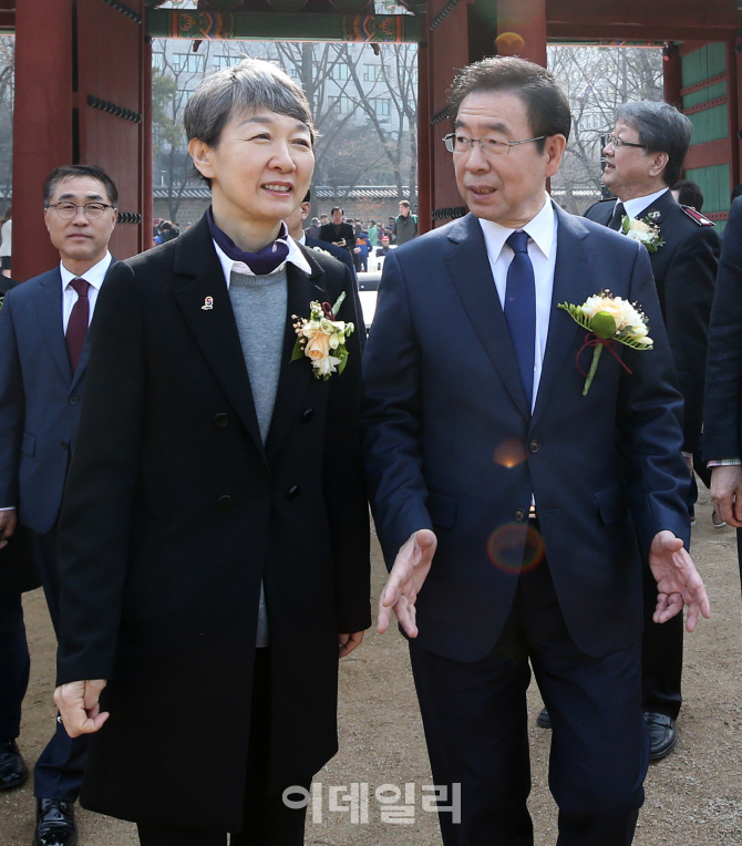[포토]이야기 나누는 박원순 시장-정재숙 문화재청장