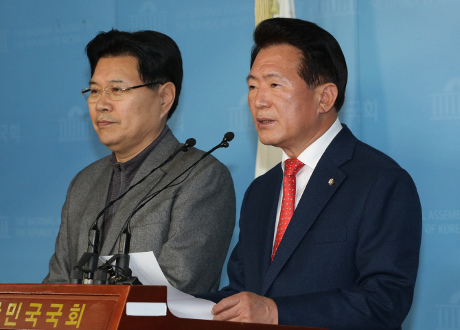한국당 "유치원 개학 연기, 교육부 '강압적 졸속 정책' 결과"