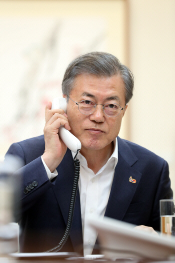 文 중재역 시험대… 금강산 관광 재개로 북미대화 돌파구 찾을까