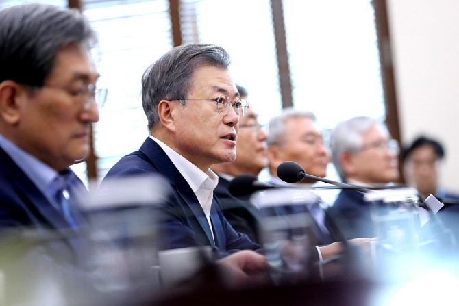 文대통령 이번주 후반 중폭 개각… 비문 인사로 탕평 꾀하나