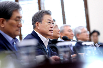 文대통령 이번주 후반 중폭 개각… 비문 인사로 탕평 꾀하나