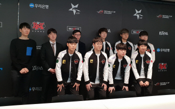 SKT T1, 상체 우위 앞세워 킹존에 1세트 승리