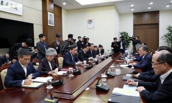 文대통령 주재 NSC회의…개성공단·금강산관광 재개 대미협의 논의