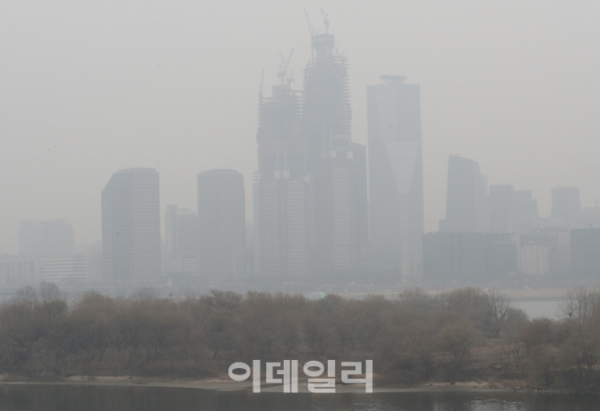 [포토]최악 미세먼지에 전국이 '잿빛'