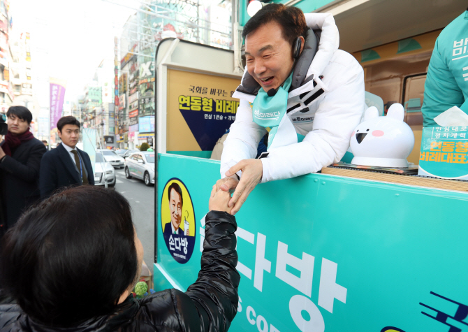 물러설 곳이 없다, 창원에 '올인'한 손학규