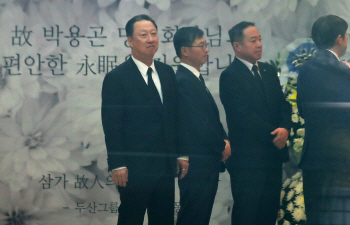 구광모·허창수·박삼구·현정은 회장, 박용곤 명예회장 빈소에 조문 발길
