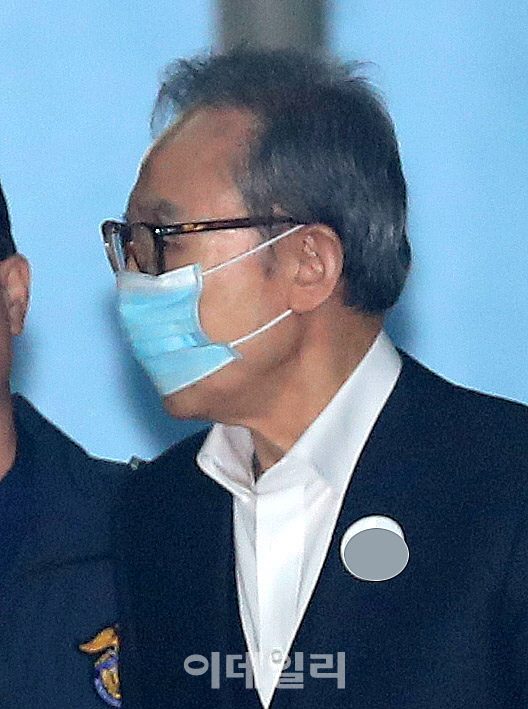 [포토]이명박 전 대통령 '보석 허가'