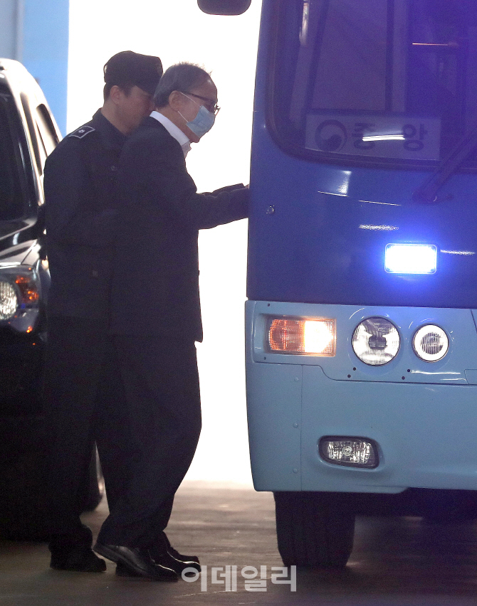 [포토]'이명박 전 대통령' 보석 조건부 허가
