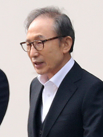  사실상 자택구금에 MB "가혹하지만 감수"