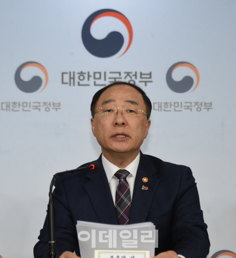 일자리 15만개 창출 추진…홍남기 “소득주도성장 긍정적”